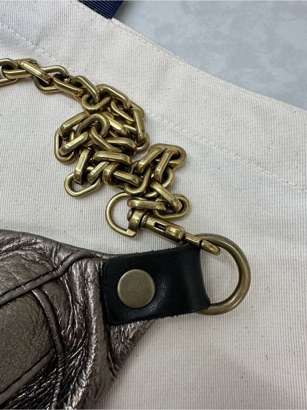 EUC Parker Thatch Cross your Heart Sling Leather Bag in Gunmetal. - Picture 5 of 15